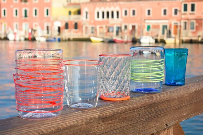 Breve storia del Vetro di Murano: come la produzione veneta conquistò il mondo.