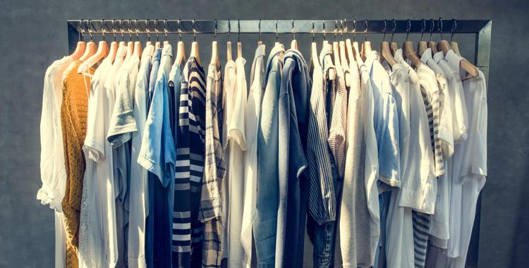Second hand piace agli italiani, lo scelgono in sei su 10: gli oggetti più venduti.
