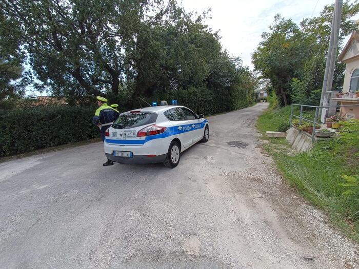 Bullizzato da compagni, si spara con la pistola del padre.