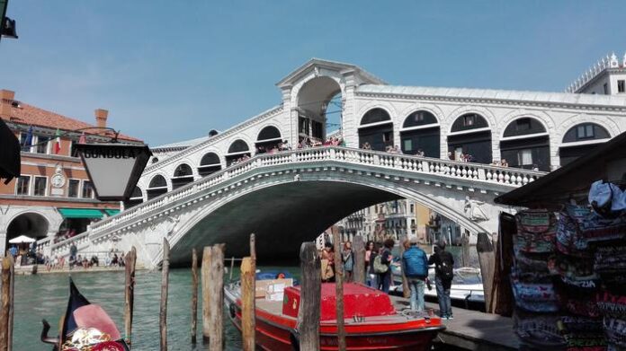 Terrorismo: kosovari, "Metti una bomba a Rialto"