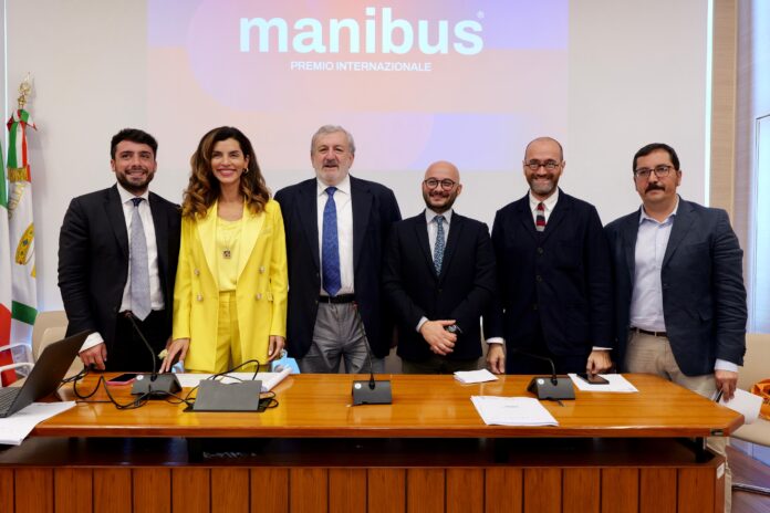 manibus (12)