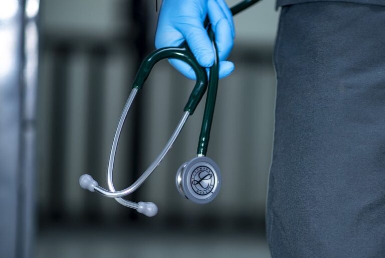 Introdotta la figura dell’assistente infermiere, Meritocrazia Italia: la sanità e la sicurezza dei cittadini non ammettono soluzioni tampone.