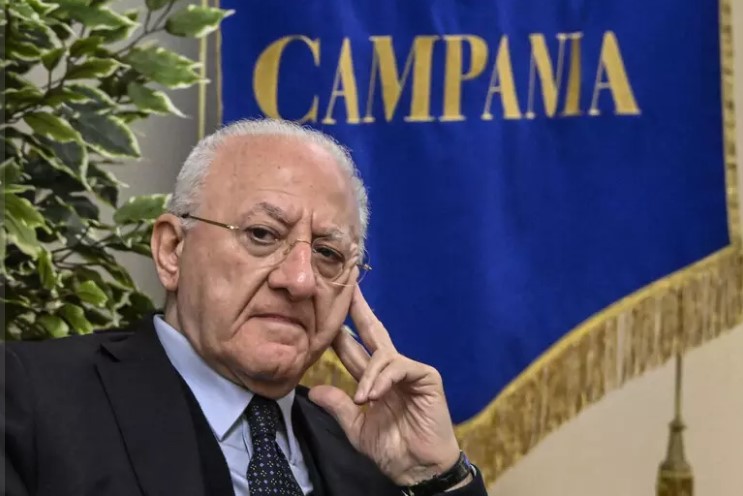 ‘Le Covid card inutile duplicato’, De Luca condannato.