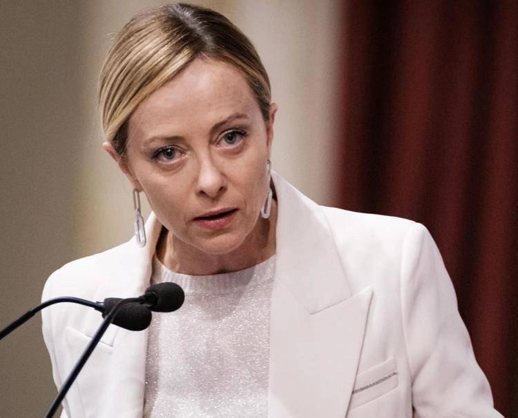 Caso Almasri, Meloni: “Ricevuto avviso di garanzia per favoreggiamento e peculato”.
