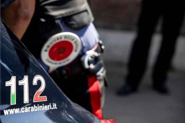 Lasciato dalla ragazza, 18enne accoltella il nuovo fidanzato.