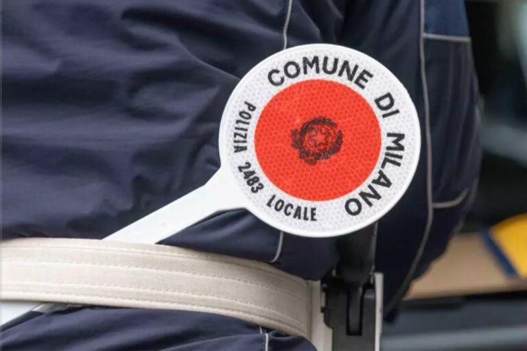 Maestro elementare arrestato per abusi su alunne a Milano.