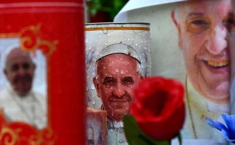 Papa Francesco, bollettino: “Lieve miglioramento”. E lui telefona alla parrocchia di Gaza.