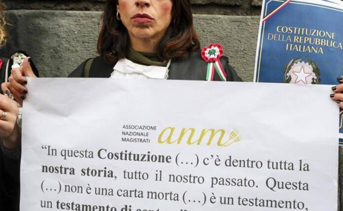 anm_cartello_proteste_napoli_fg_ipa