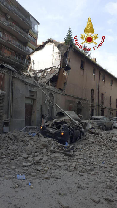 Esplosa palazzina a Roma, grave turista ospite di un b&b.