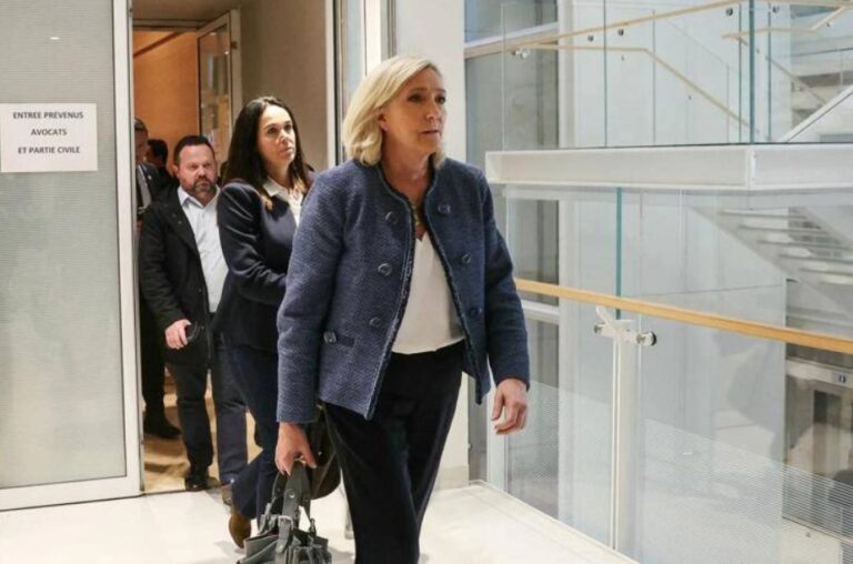 Le Pen condannata a 4 anni, braccialetto elettronico per 2 anni. Non potrà essere eletta.