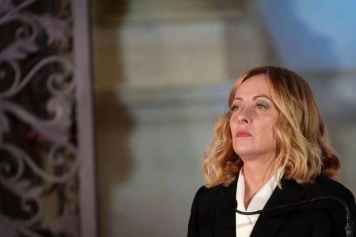 meloni_guarda_su1