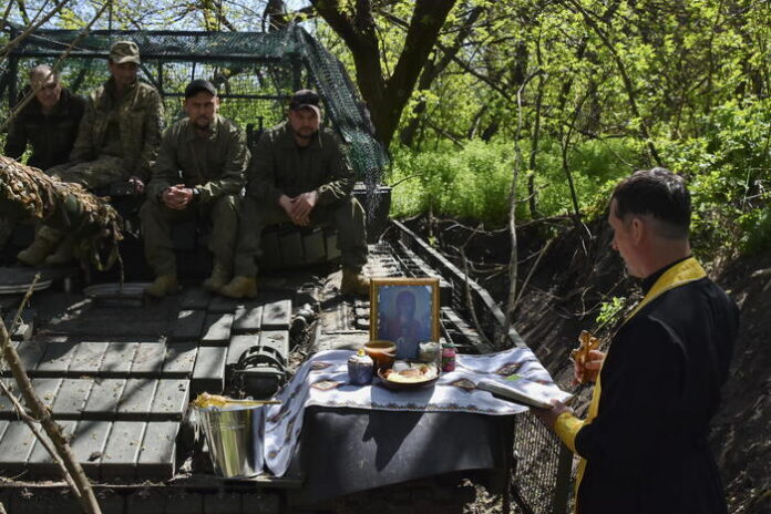 Chaplain leads Easter service near frontline in Zaporizhzhia region