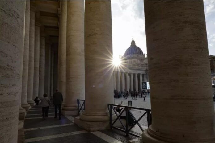 Colonnato_San_Pietro