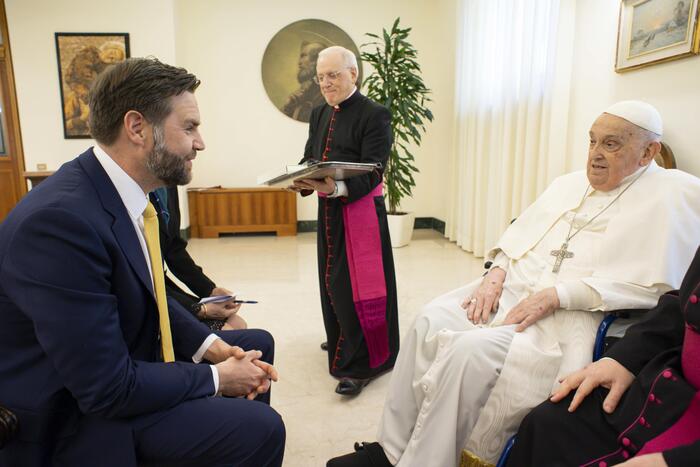 Vance dal Papa il giorno di Pasqua: ‘Contento di vederla meglio. Grazie per avermi ricevuto’.