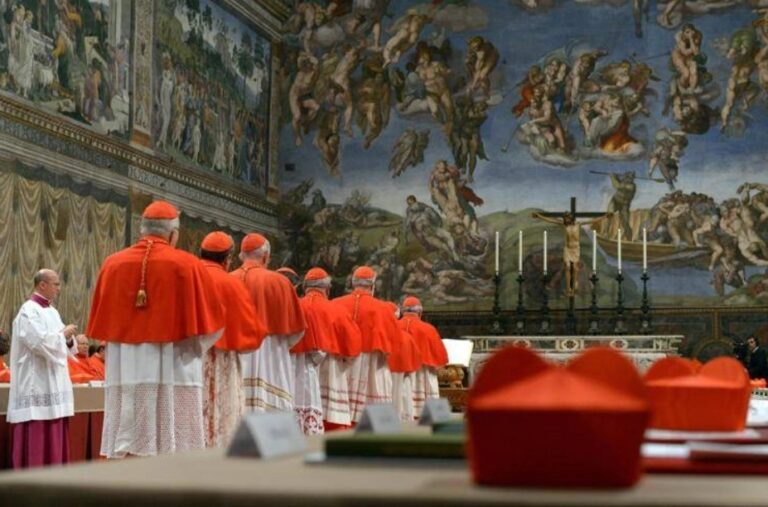 Conclave, riforme o restaurazione: scontro tra due visioni.