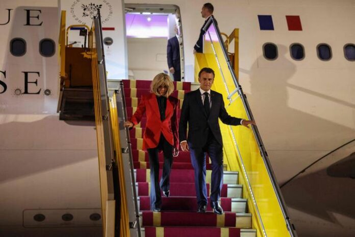 Macron nega il litigio con la moglie, 'stavamo scherzando'