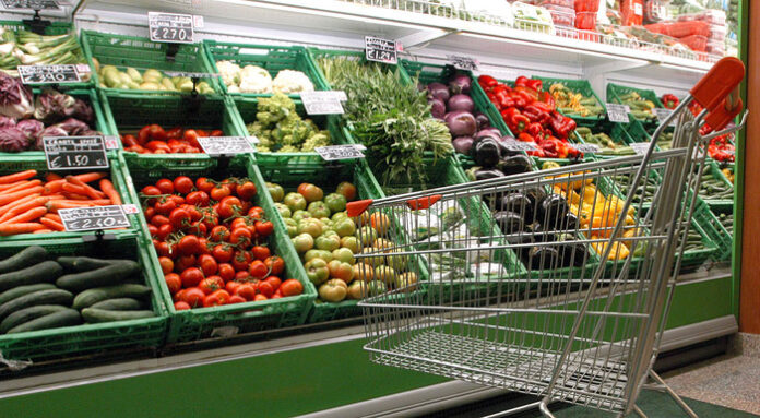 Prezzi: carrello spesa rincara, torna sopra inflazione