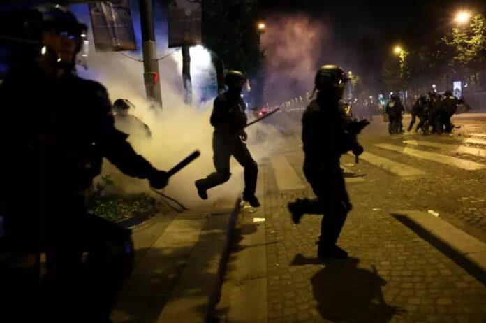 Scontri_in_Francia