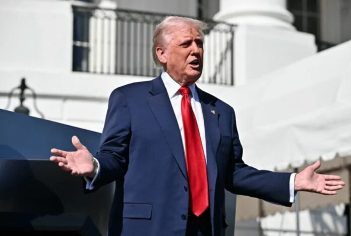 Trump_braccia_aperte1