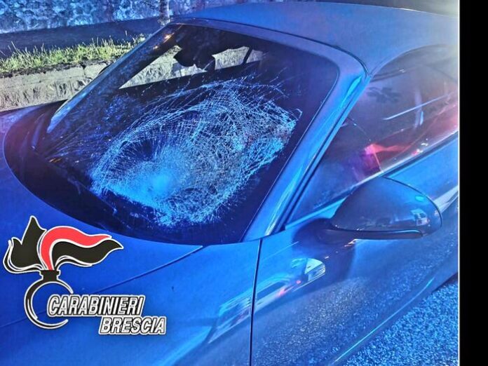++ Ragazzi fingono gettarsi sotto auto, grave 27enne travolto ++