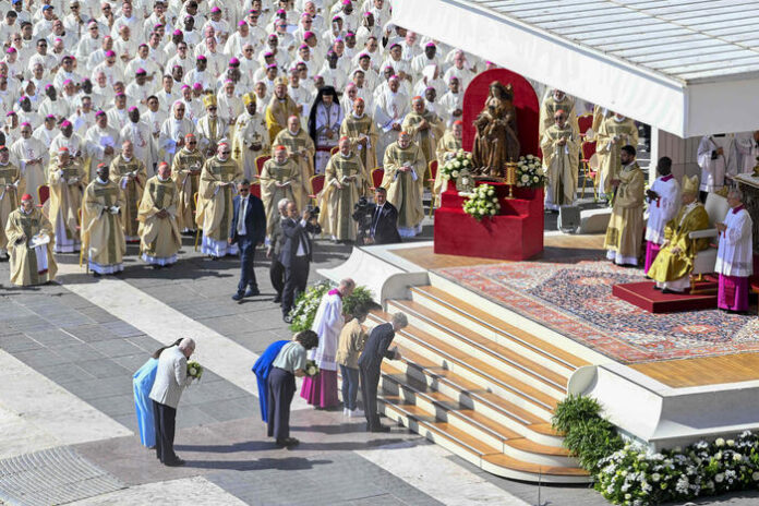 Il Papa, Frassati e Acutis proclamati santi