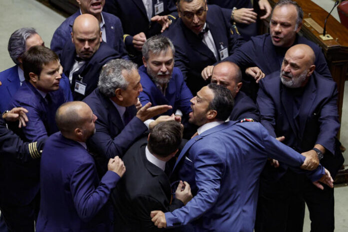 Bagarre Aula dopo riforma giustizia,breve sospensione seduta