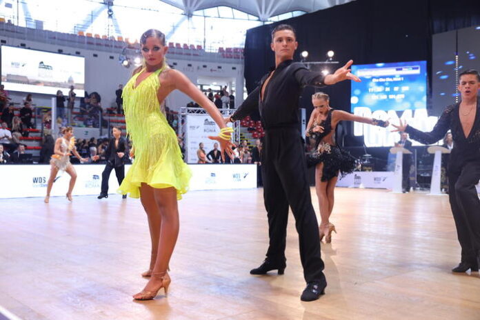 Ballerina ucraina e maestra russa, paso doble di pace