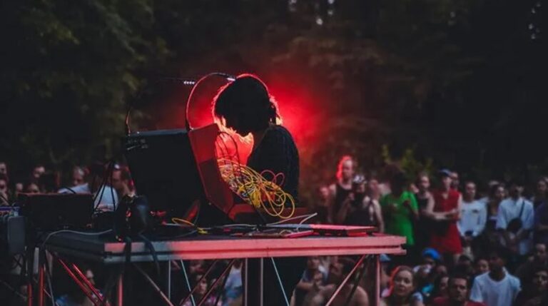 Venezia, Biennale Musica: da festival a rave. L’eclissi dell’ascolto.