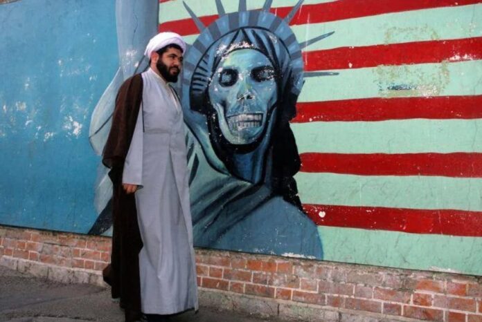 Murale_antiamericano_in_Iran