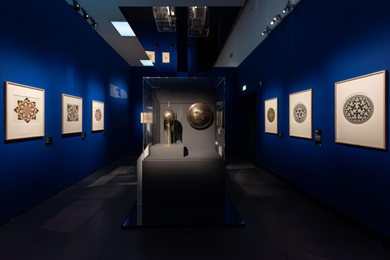 Escher al Mudec di Milano: la scienza della luce incontra l’arte dell’illusione.