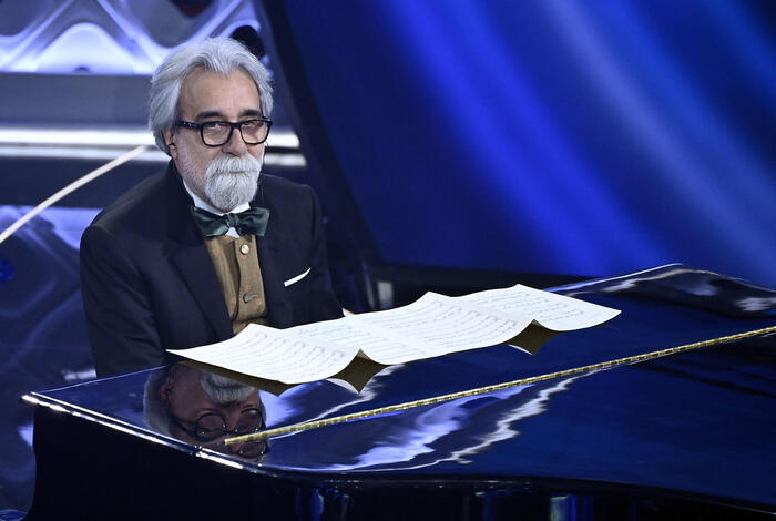 Addio a Beppe Vessicchio, l’iconico Maestro aveva 69 anni.