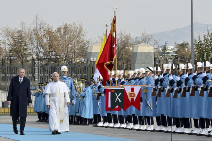 Erdogan accoglie il Papa ad Ankara