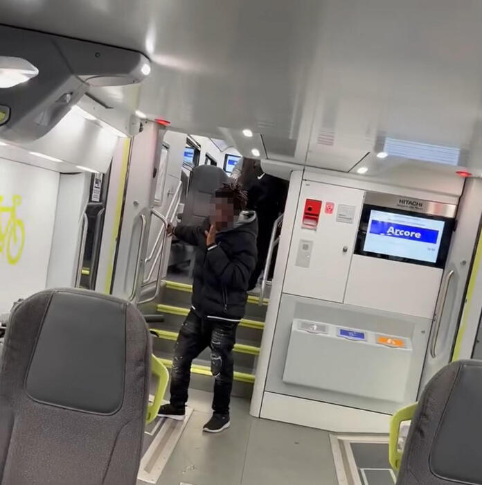 Modella aggredita sul treno, 'io come ragazza metro New York'