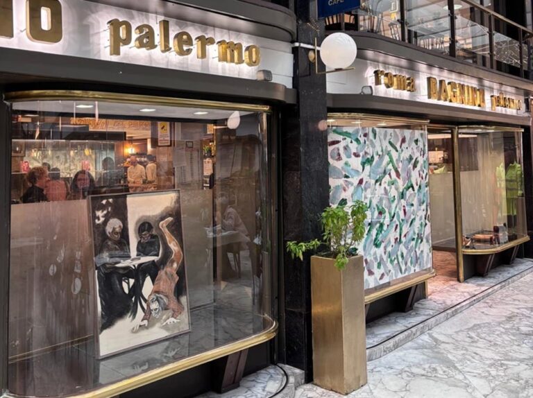 La storica pasticceria Dagnino di Roma saluta la Galleria Esedra con una mostra di arte contemporanea.