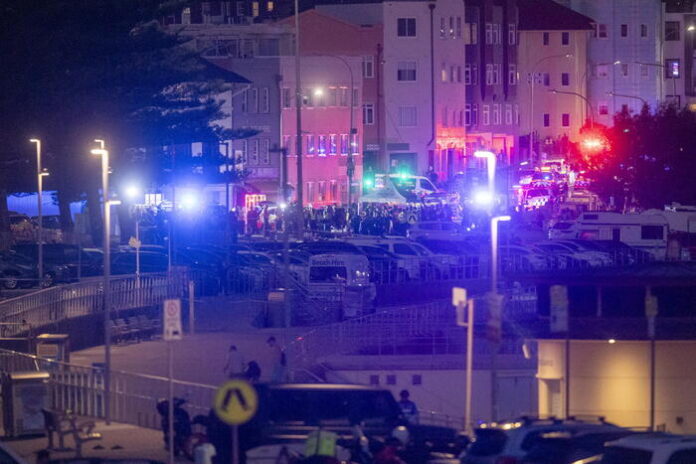 SCATTIDELGIORNO: Ten killed, including one gunman, in shooting incident at Sydney's Bondi Beach