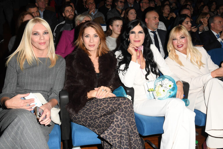 Pamela Prati, Eleonora Daniele, Matilde Brandi e tanti altri: grande successo a Roma presso il Teatro de’ Servi per il “Premio all’Empatia e alla Gentilezza”.