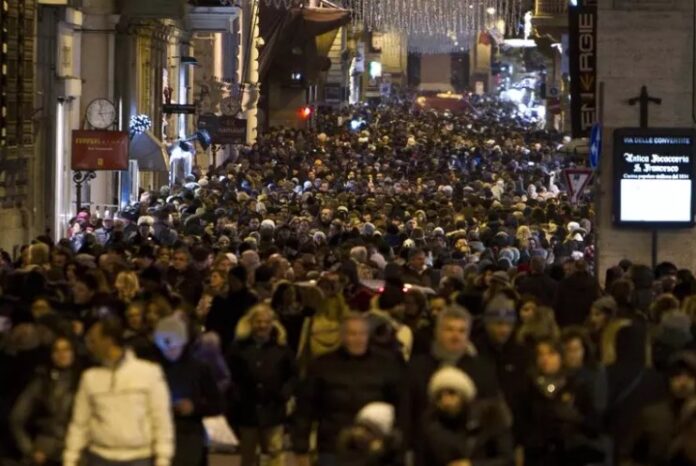 Via_affollata_festività