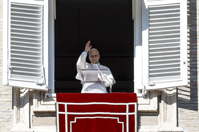 Il Papa, 'non i vincitori scrivono la storia ma chi salva gli oppressi