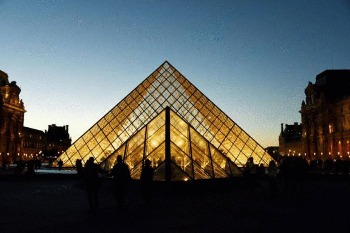 Louvre_sera
