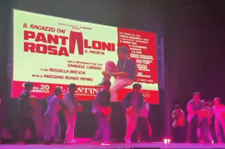 Al Sistina di scena il musical con “Il ragazzo dai pantaloni rosa”.