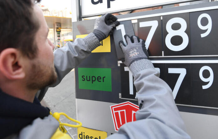 BENZINA PIÙ CARA, DA DOMANI SI DIMEZZA LO SCONTO