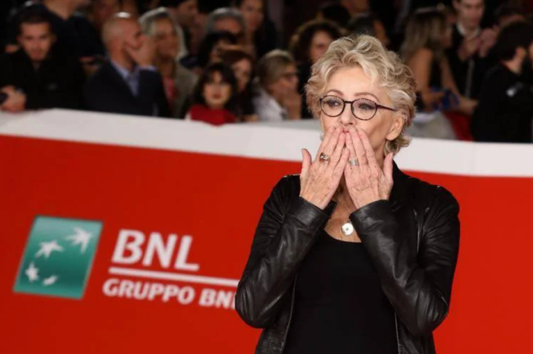 Enrica Bonaccorti morta per cancro al pancreas: cos’è la malattia e come si cura.