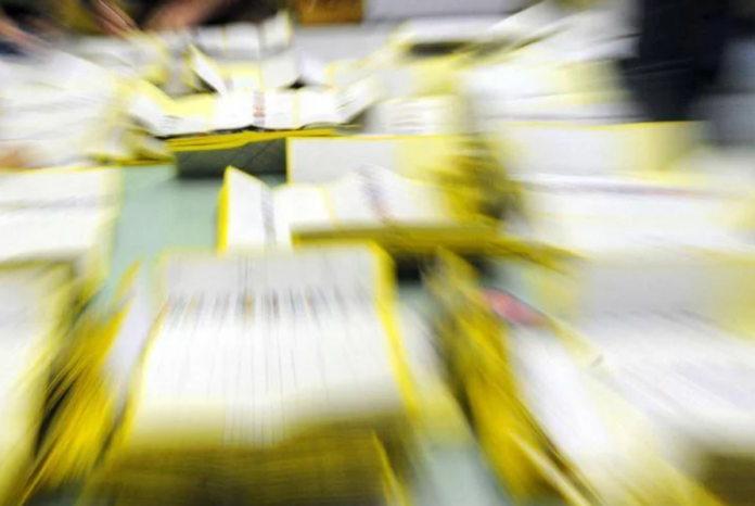 Schede_elettorali_gialle