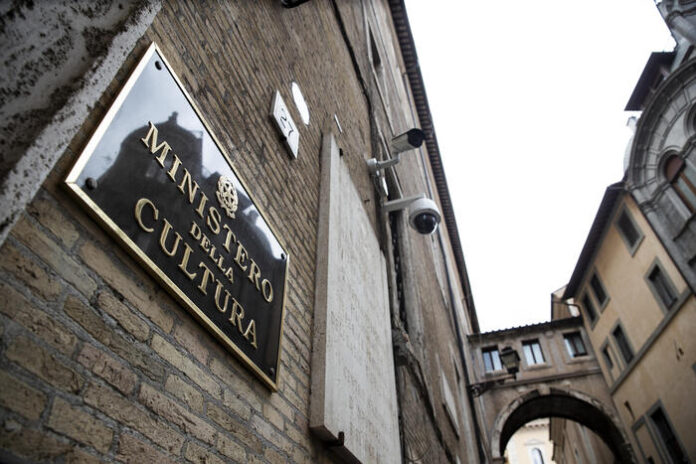 LE OPPOSIZIONI CHIEDONO LE DIMISSIONI DI SANGIULIANO
