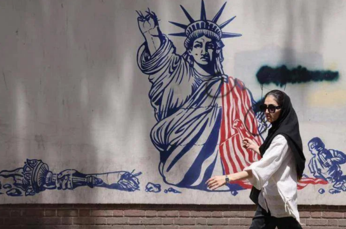 Teheran_murale_anti_USA