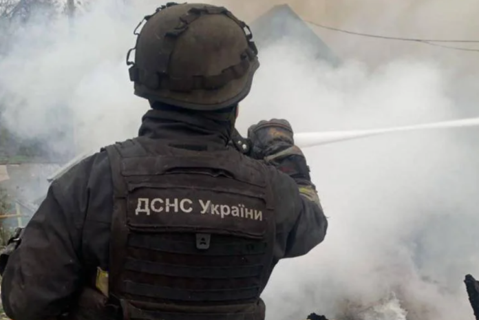 Ucraino_spegne_incendio