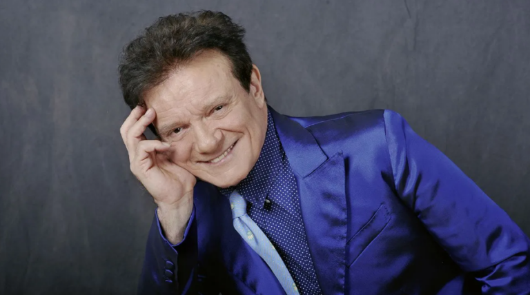 Massimo Ranieri, 75 anni e una carriera senza confini: dalla canzone alla regia d’opera.