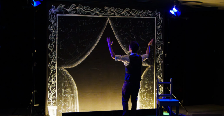 In Emilia Romagna un progetto prescrive spettacoli di teatro ai bambini come fossero dosi di sciroppo (in collaborazione coi pediatri).