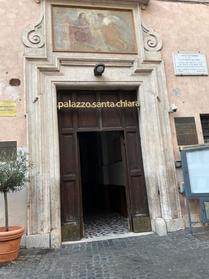 Ingresso_Palazzo_Santa_Chiara
