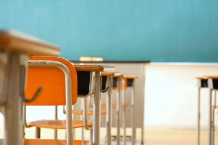 Scuola_banchi_vuoti